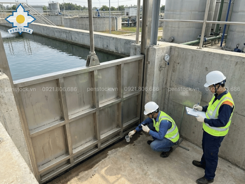lắp đặt cửa phai cho trạm xử lý nước thải