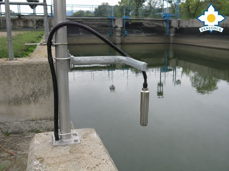 Cảm biến mực nước lắp thực tế tại hồ